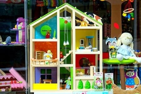 image of a dollhouse