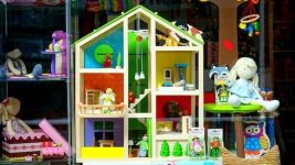 image of a dollhouse
